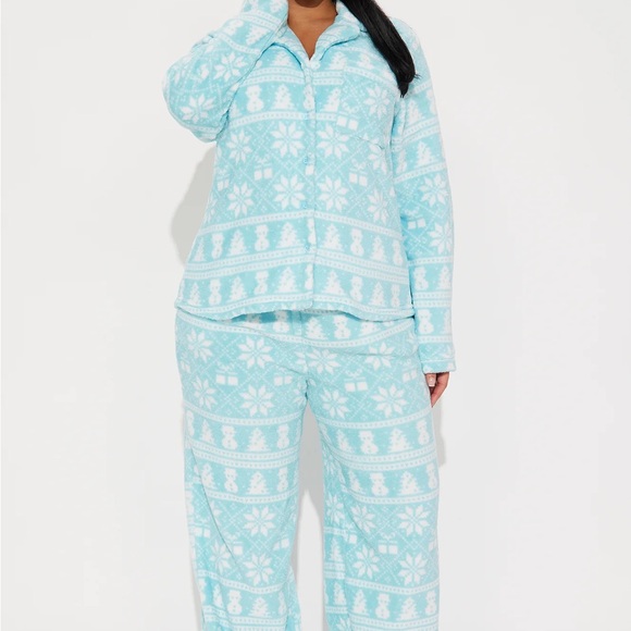 Fashion Nova Light Blue Snowflake Pajama Set - Picture 1 of 2